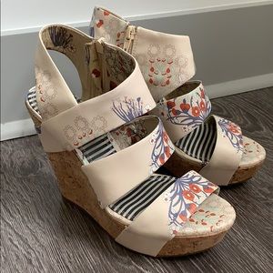 Gianni Bini wedge heel 8.5